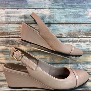 Lifestride Judge Beige Slingback Pumps Wedge Heel Faux Leather Womens Size 8.5M